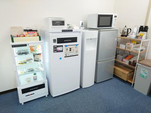 OFFICE DE YASAI冷蔵庫・冷凍庫の設置の様子です